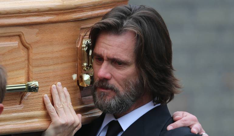 Jim Carrey en el funeral de su novia.