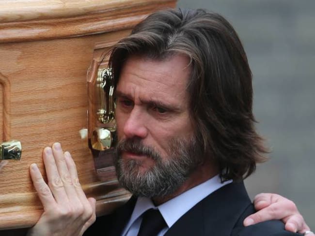 Jim Carrey en el funeral de su novia.