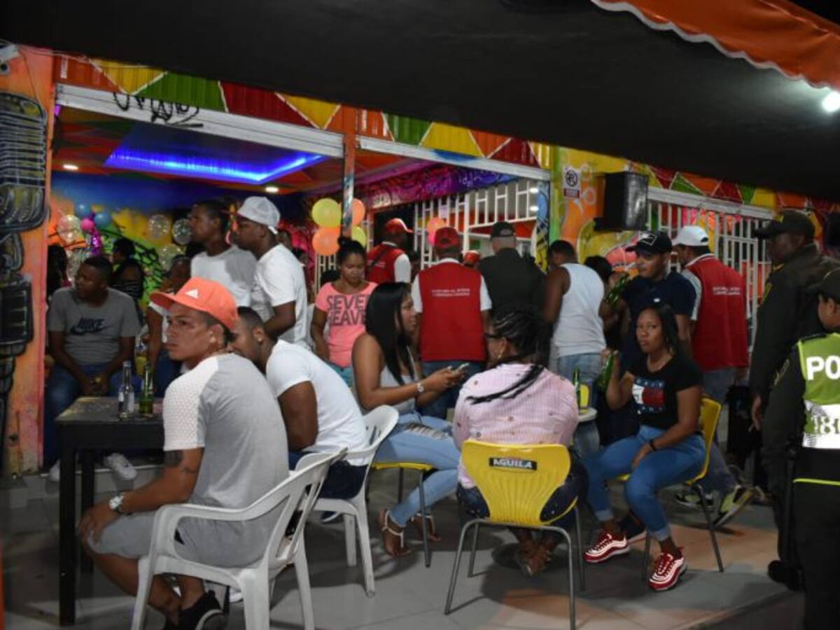 Cierran negocio por no cumplir con normas de funcionamiento en Cartagena