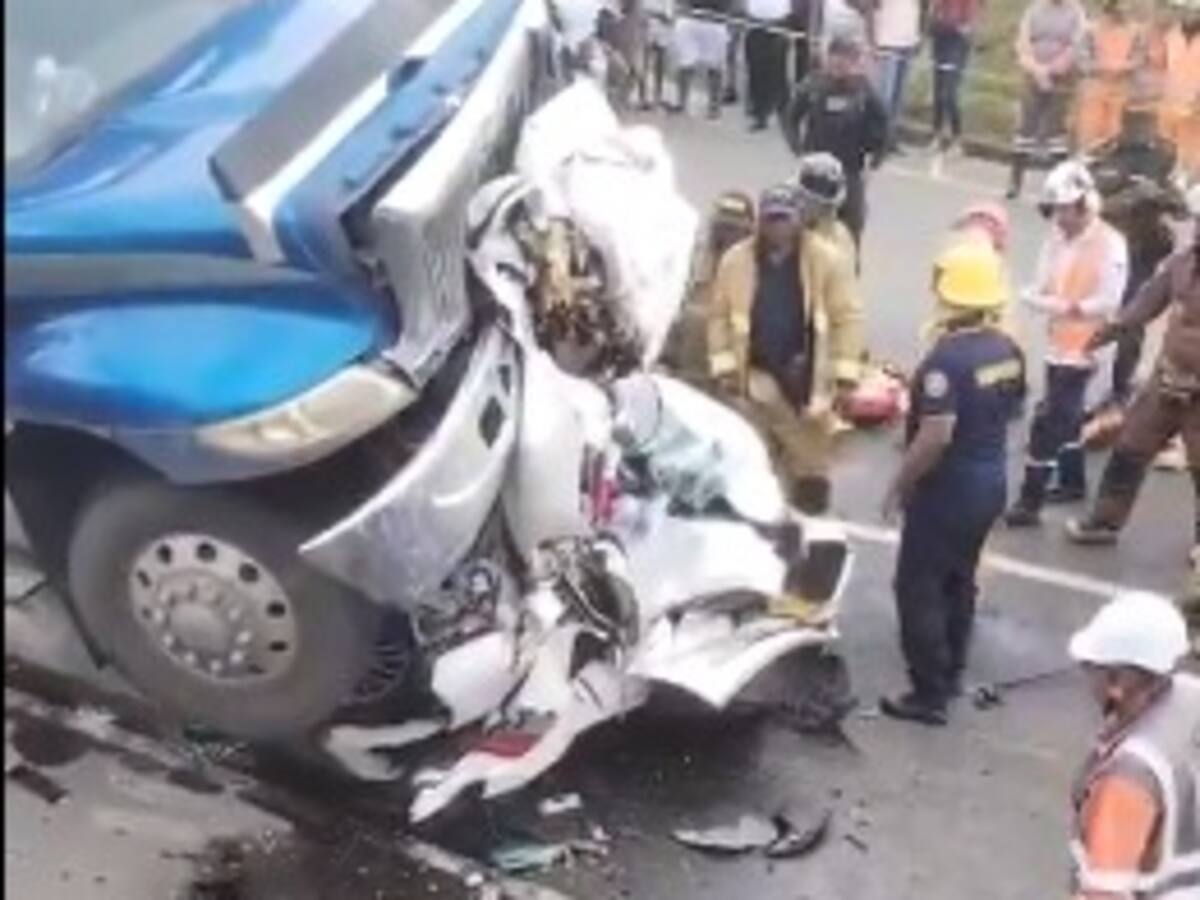 Una menor fallecida y dos heridos, dejó accidente de tránsito entre seis vehículos en la vía al mar