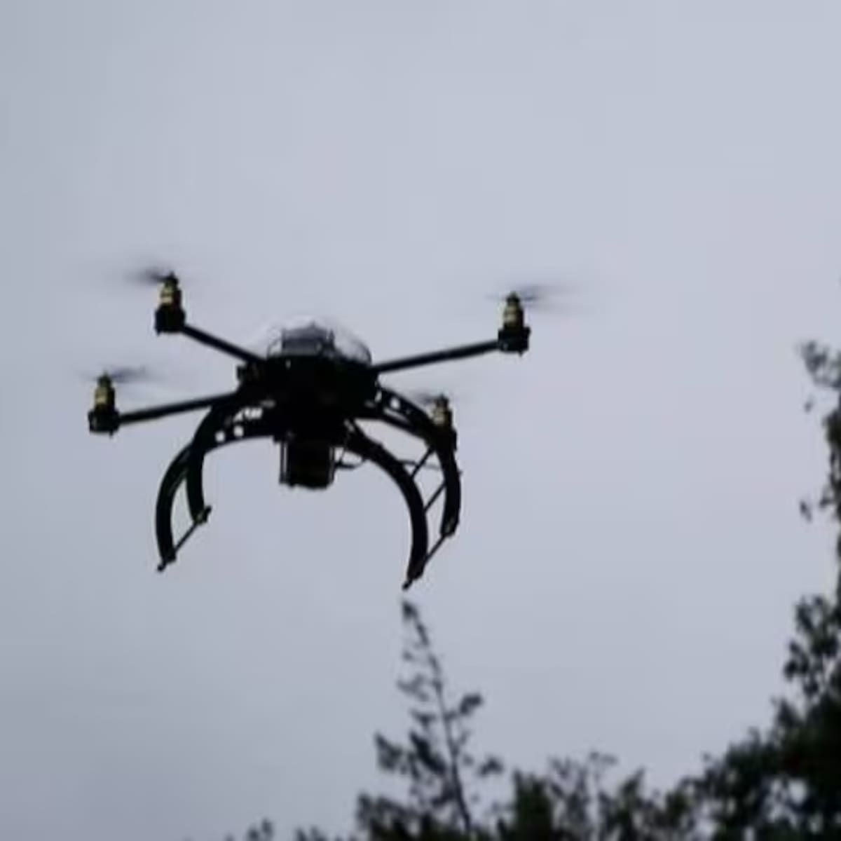 Seis militares se recuperan tras ser atacados con explosivos lanzados con drones en el Cauca