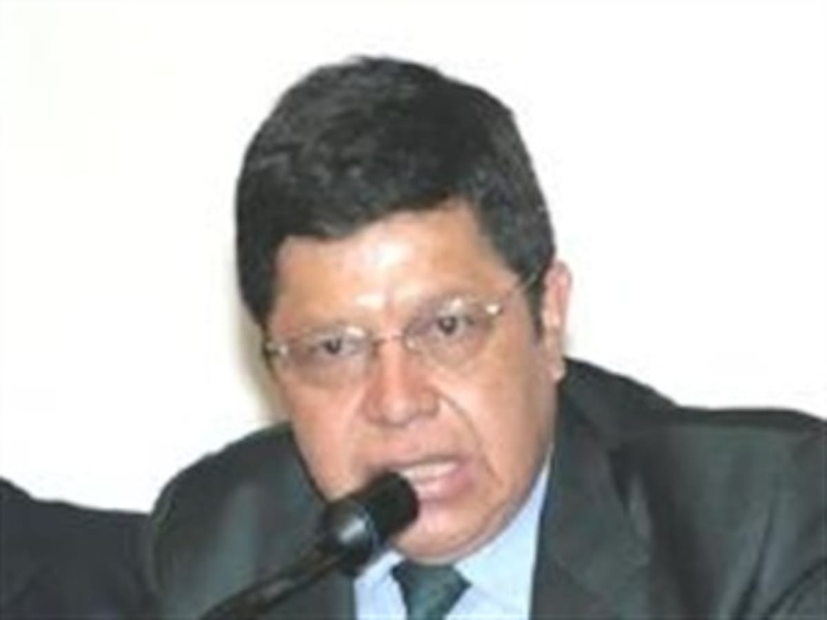 Ordenan reintegrar al senador, Manuel Enríquez Rosero