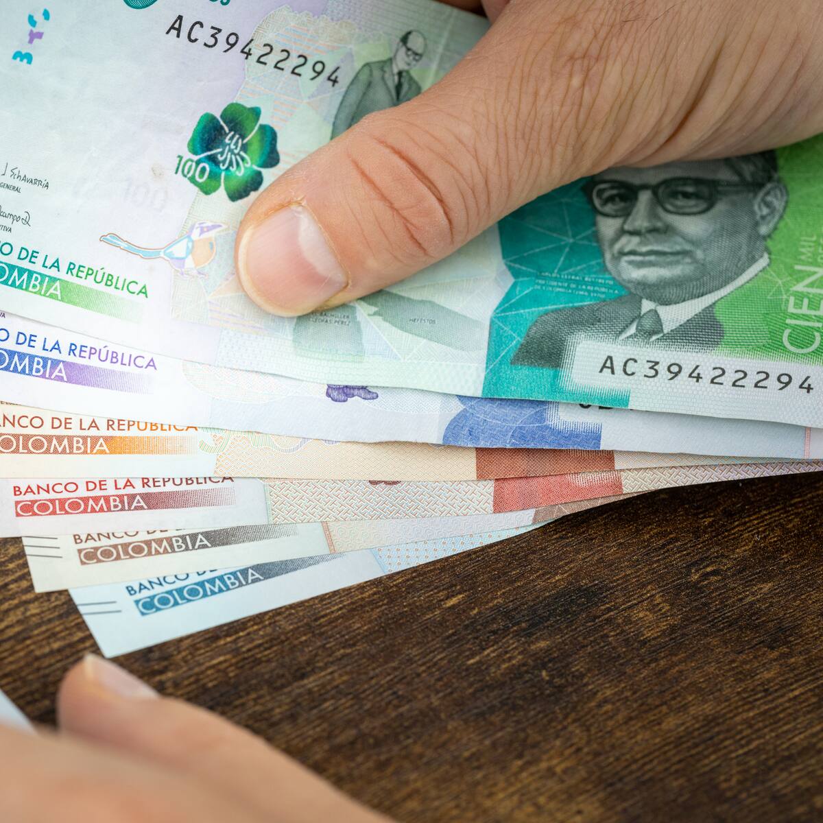 CUT pide aumento de dos dígitos a salario mínimo, Fenalco lo ve por debajo de la inflación