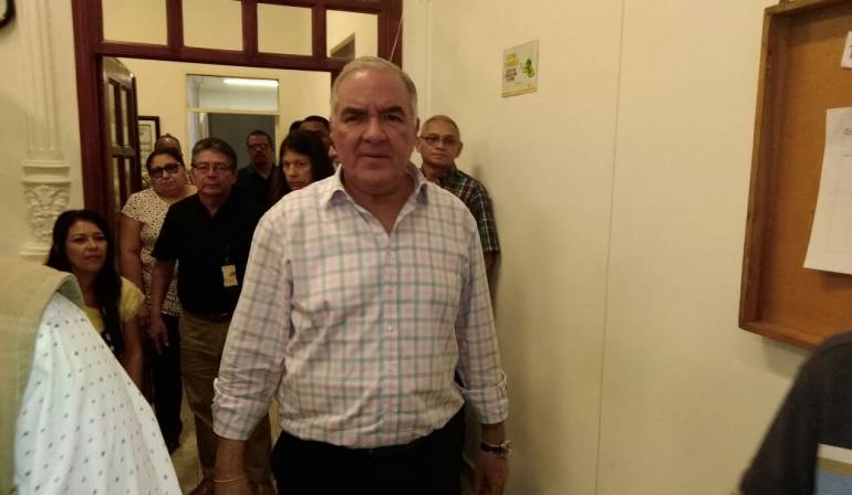 Edgardo Maya Villazón, contralor