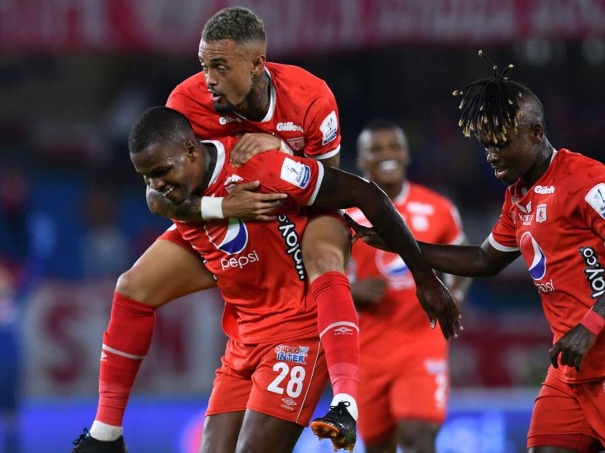 Ante el colero, América volvió al triunfo y se metió nuevamente a los ocho