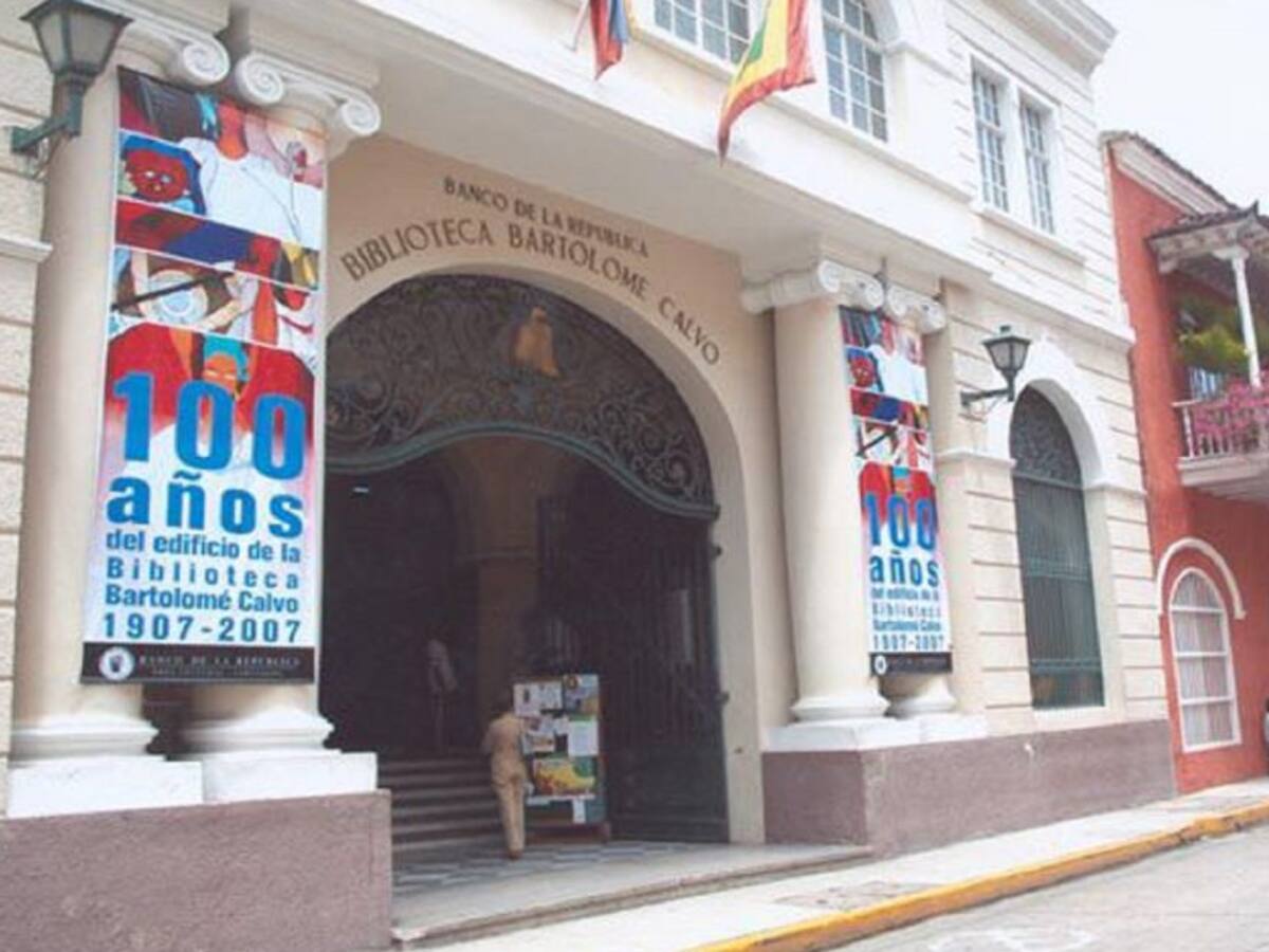 Delincuentes robaron objetos de valor de un vehículo en el Centro Histórico