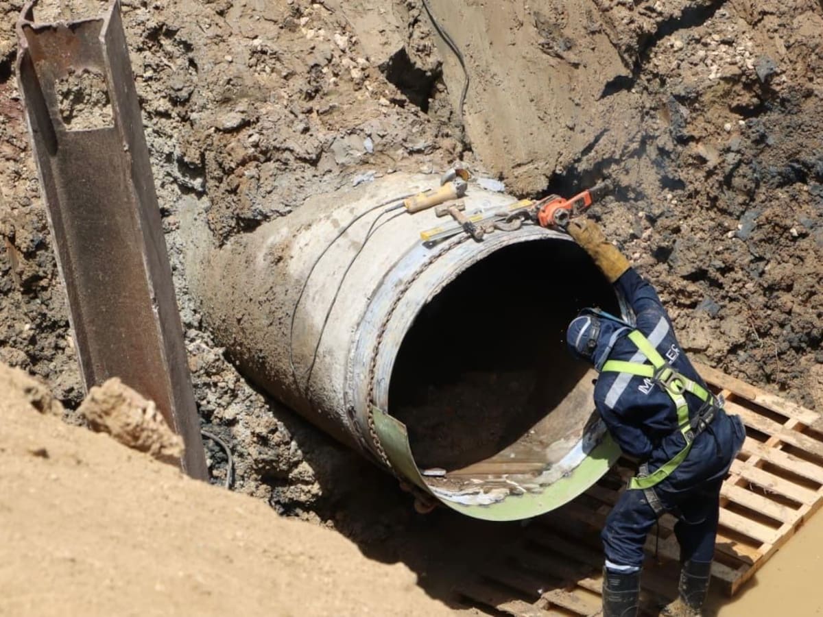 Aguas de Cartagena avanza en la reparación de la tubería de conducción de agua cruda