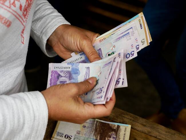 ¿Cuál fue la advertencia de JP Morgan frente al salario mínimo en Colombia?