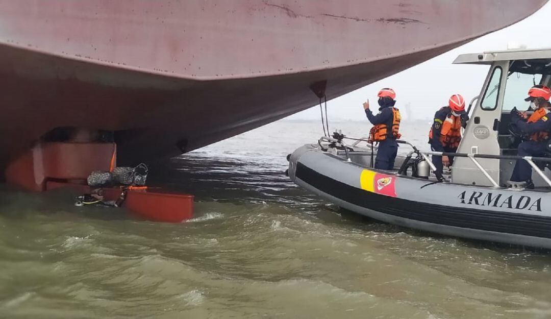 La droga fue hallada en el compartimiento del timón de la embarcación por parte de buzos de Guardacostas