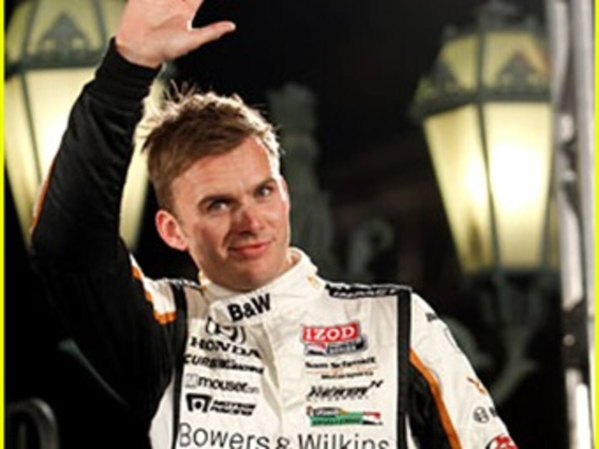 Falleció el piloto inglés Dan Wheldon tras accidente en la IndyCar