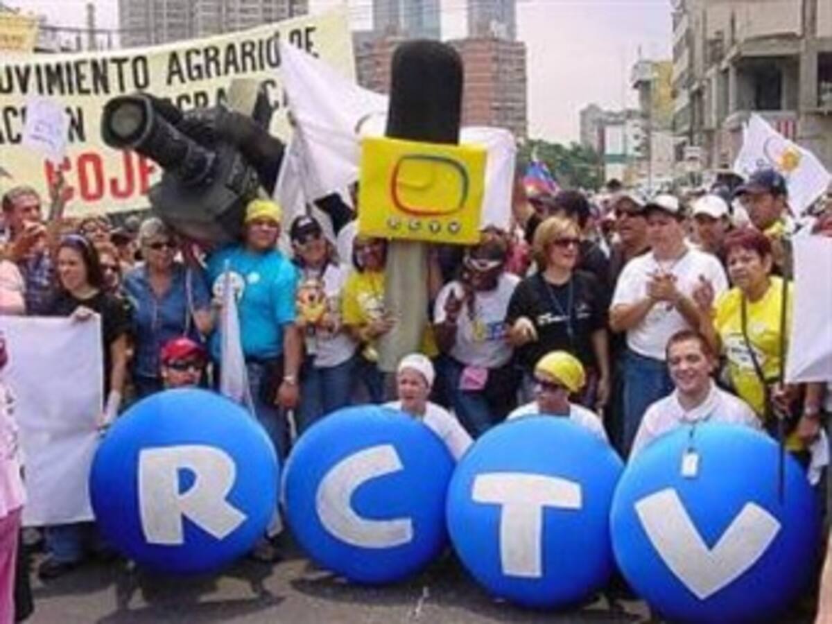 Oposición venezolana marchó en 'defensa de libertad de expresión' y de medios privados