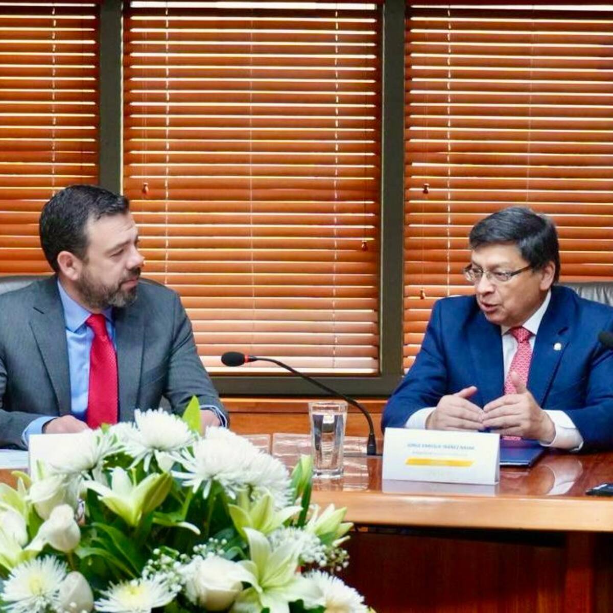Presidente de la Corte Constitucional se reunió con el alcalde de Bogotá