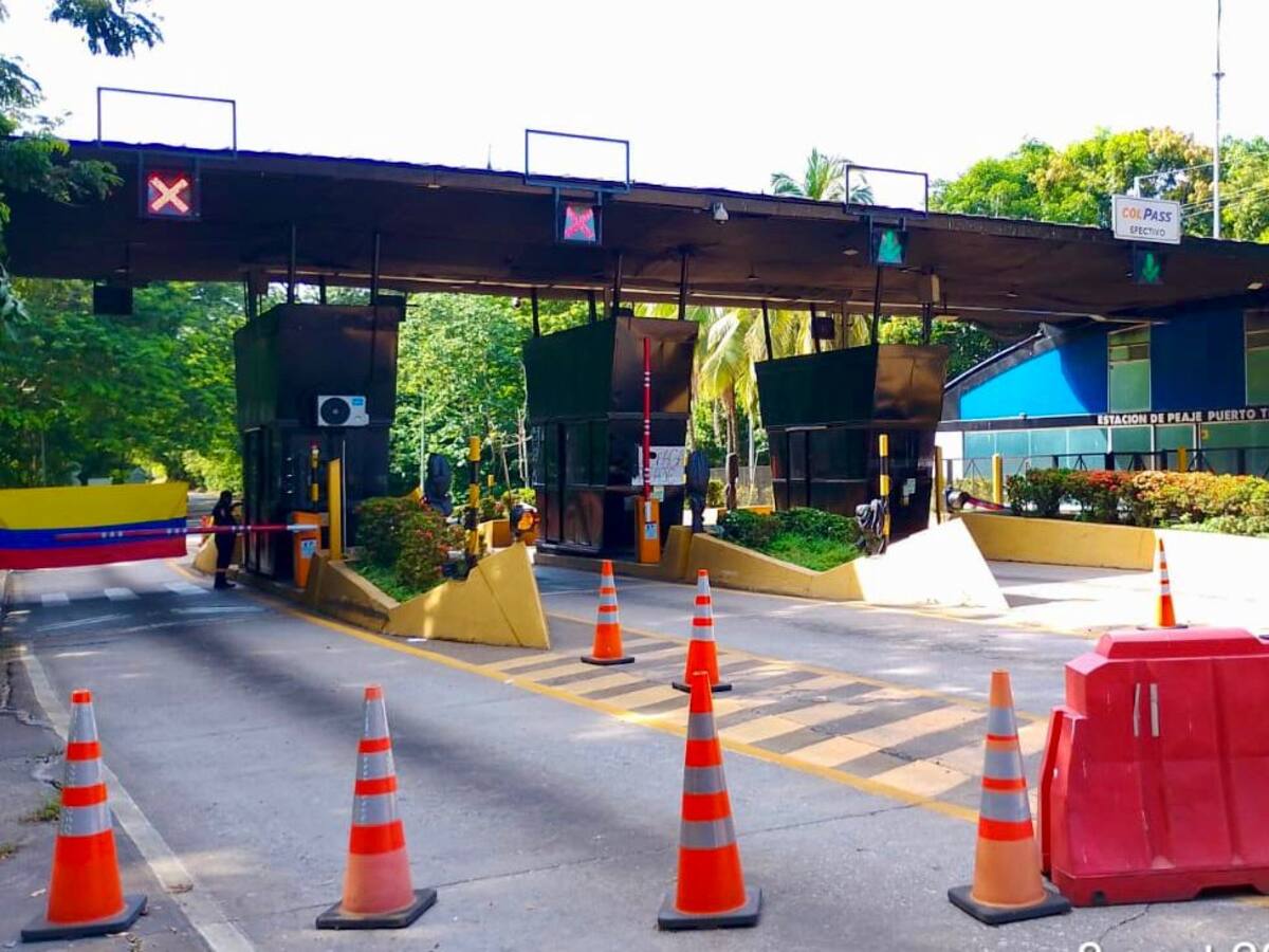 Protesta en peaje de Caño Alegre reabre debate por el deterioro de la autopista Medellín–Bogotá