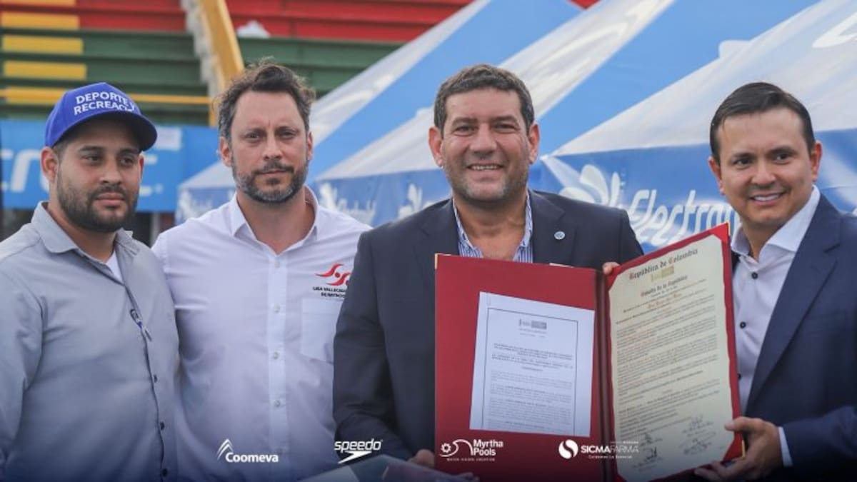 Presidente vallecaucano de la Federación Colombiana de Natación fue homenajeado por el Congreso