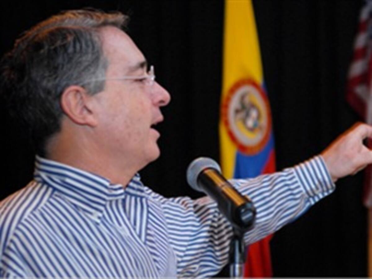 Presidente Uribe teme que armamentismo en la región pueda desatar una guerra nuclear