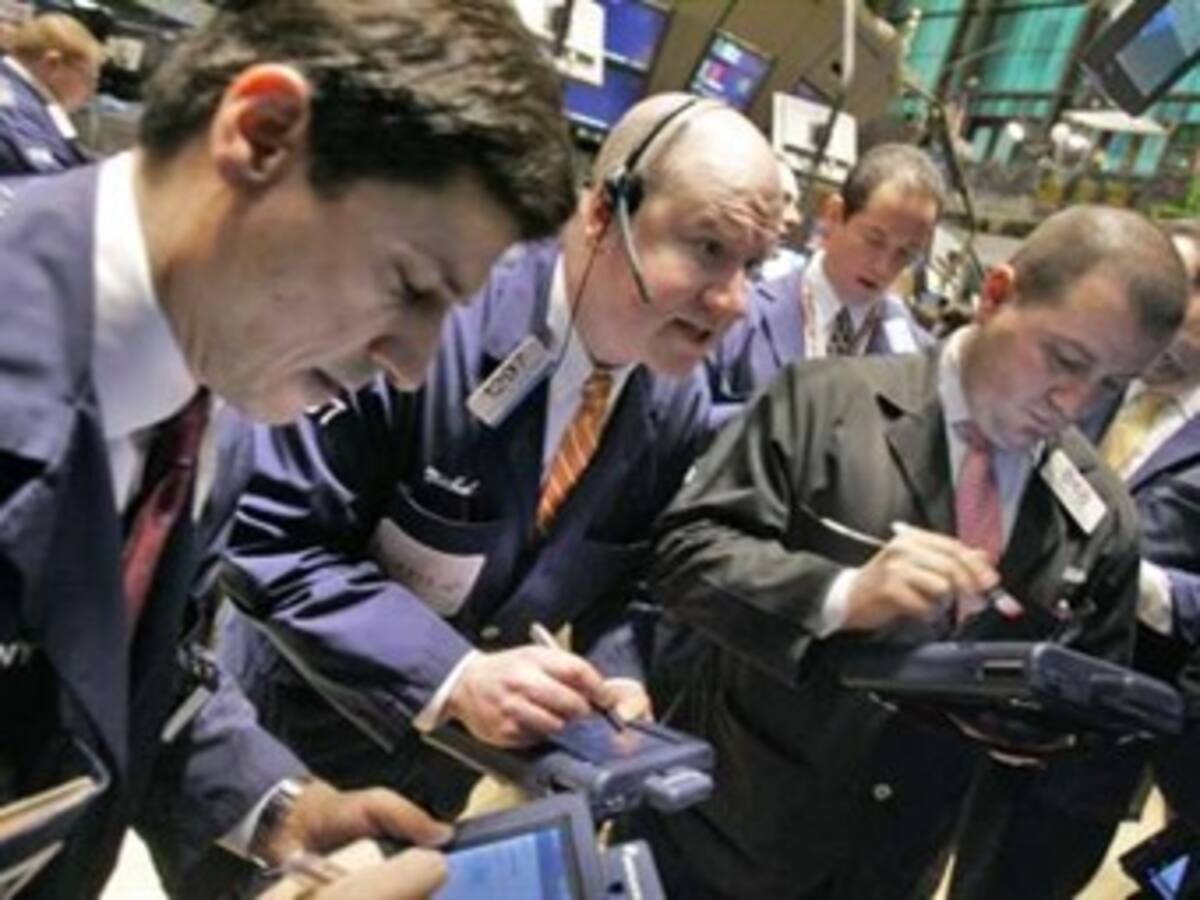 Las bolsas europeas mantienen las caídas alrededor del 3 % a media jornada