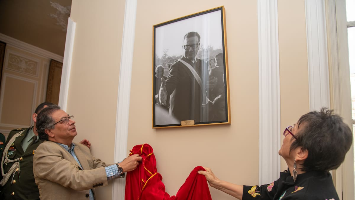 La historia del retrato Inédito de Salvador Allende que llegó a la Casa de Nariño