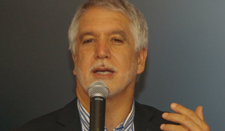 Alcalde de Bogotá, Enrique Peñalosa en rueda de prensa.