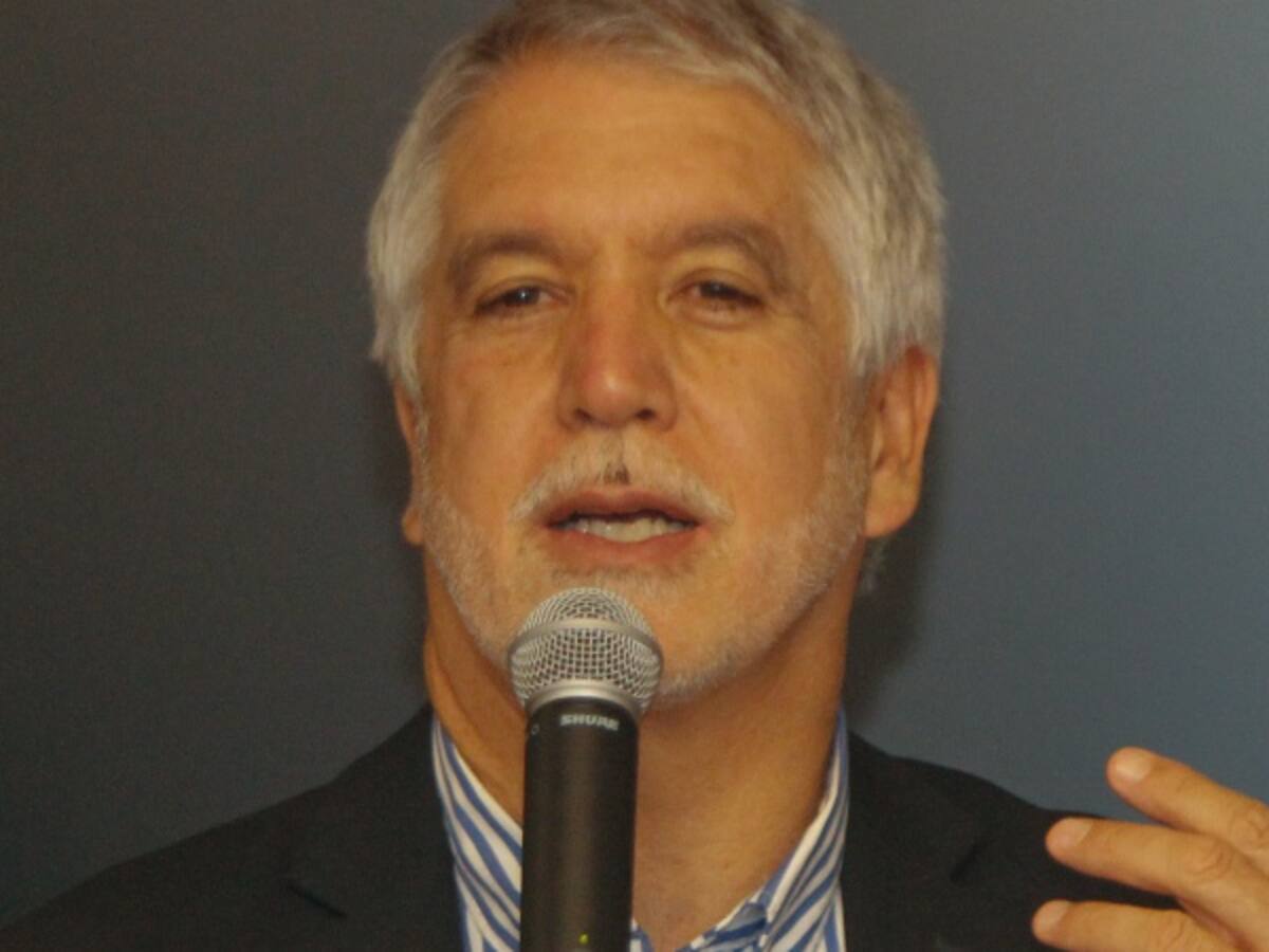 No tengo un bus, una rueda, ni ningún interés en Transmilenio: Peñalosa