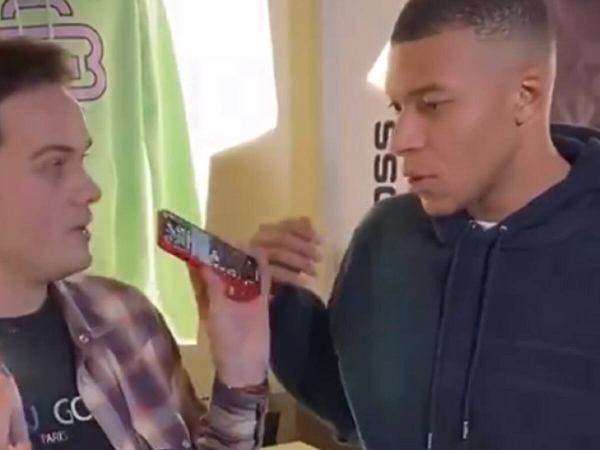 Un mago sorprende a otro: Mbappé, impactado tras truco de magia