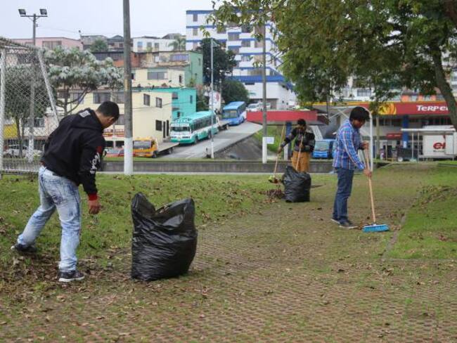 Infractores del Código de Policía en Manizales realizaron trabajo comunitario