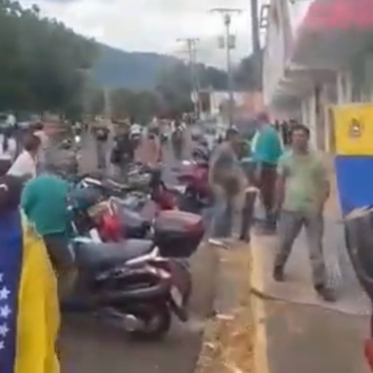 Colectivos chavistas en Ureña atacaron a grupo de personas