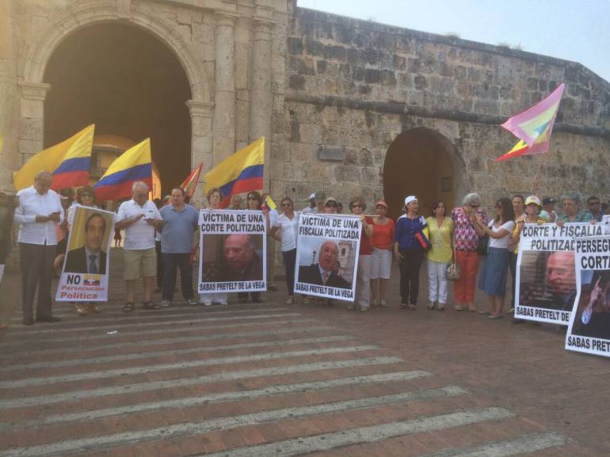 Plantón en Cartagena para pedir la libertad del ex ministro Sabas Pretelt