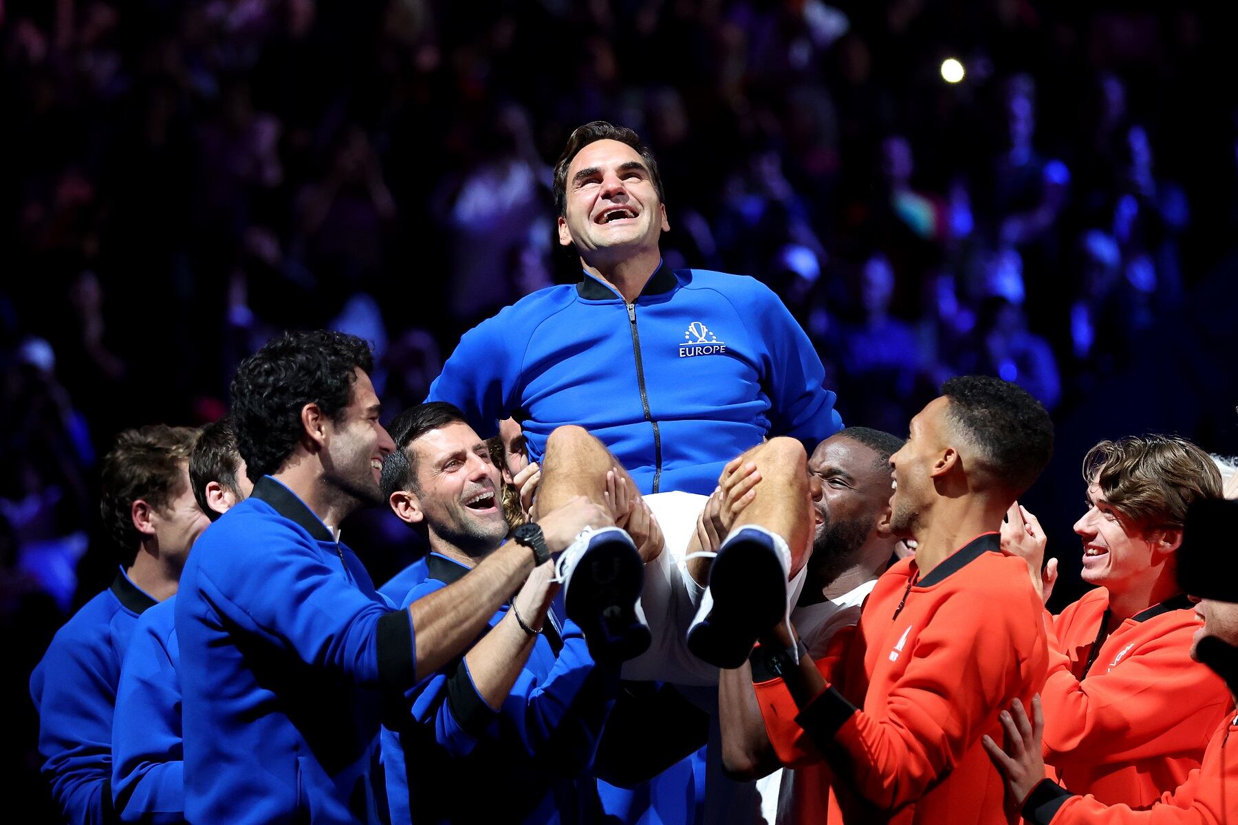 Roger Federer tras finalizar sy último partido como profesional / Foto: Julian Finney/Getty Images for Laver Cup)
