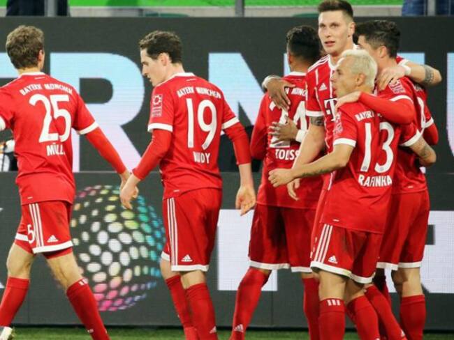 Sin James, Bayern remonta ante el Wolfsburgo y sigue firme en el liderato