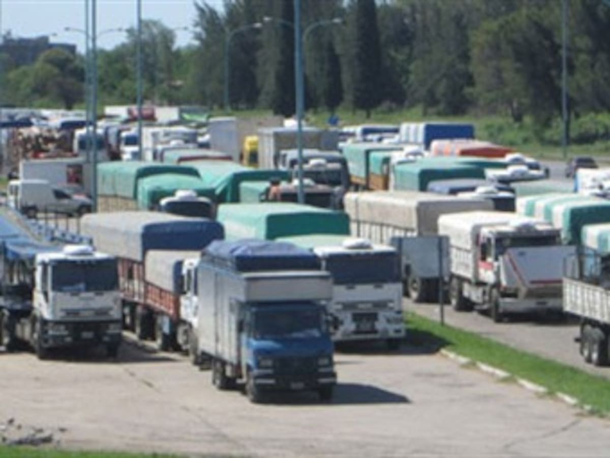 Camioneros denuncian pérdidas por 20.000 millones de pesos por paro en el Catatumbo