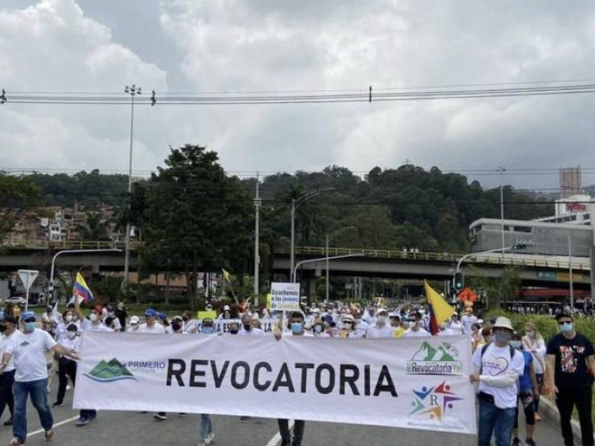Buscan con acciones legales que continúe revocatoria en Medellín