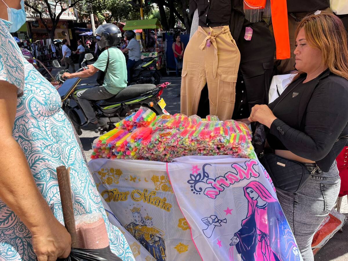 ¿En cuánto están vendiendo las velitas para este 7 de diciembre en el centro de Cúcuta?