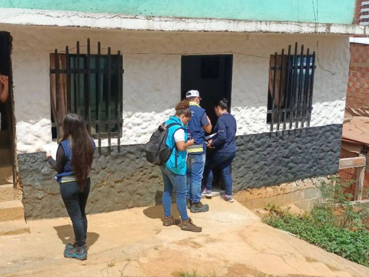 Ordenan evacuación de 50 viviendas en Bello por riesgo de deslizamiento