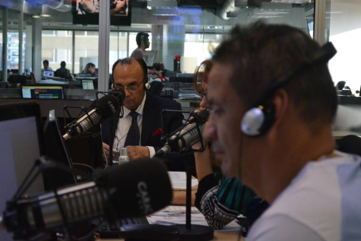 El ídolo de la radio se despide de La Luciérnaga pero continúa con sus comentarios deportivos en El Pulso del Fútbol. #GraciasPelaez