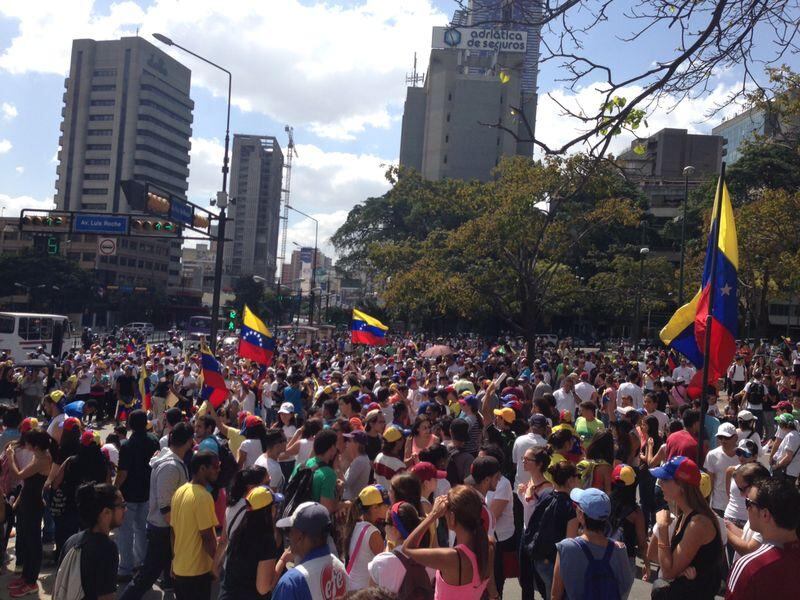 Marchan contra la crisis social, económica y política que vive Venezuela durante el Gobierno de Nicolás Maduro. //Plaza del Este – Plaza Altamira. Foto: Caracol Radio