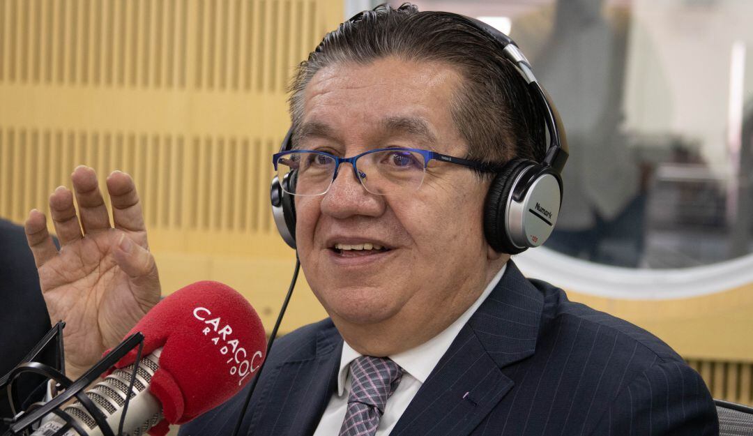 Fernando Ruíz, ministro de Salud