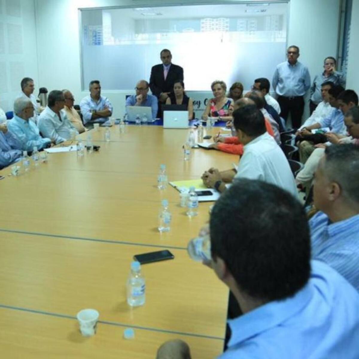 Avanzan diálogos para definir operación del peaje Cerritos - La Victoria
