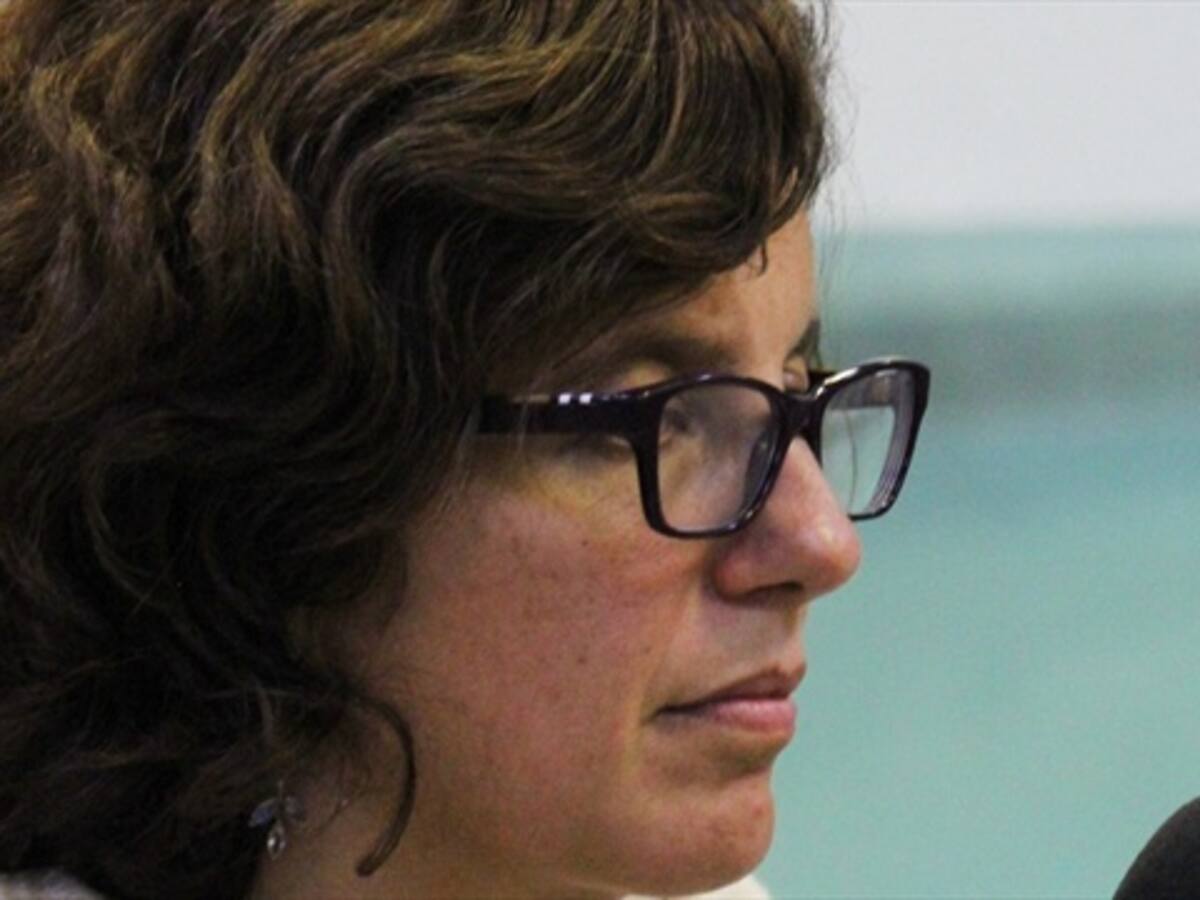 Santos no está tendiendo puentes para la unidad: Juanita León