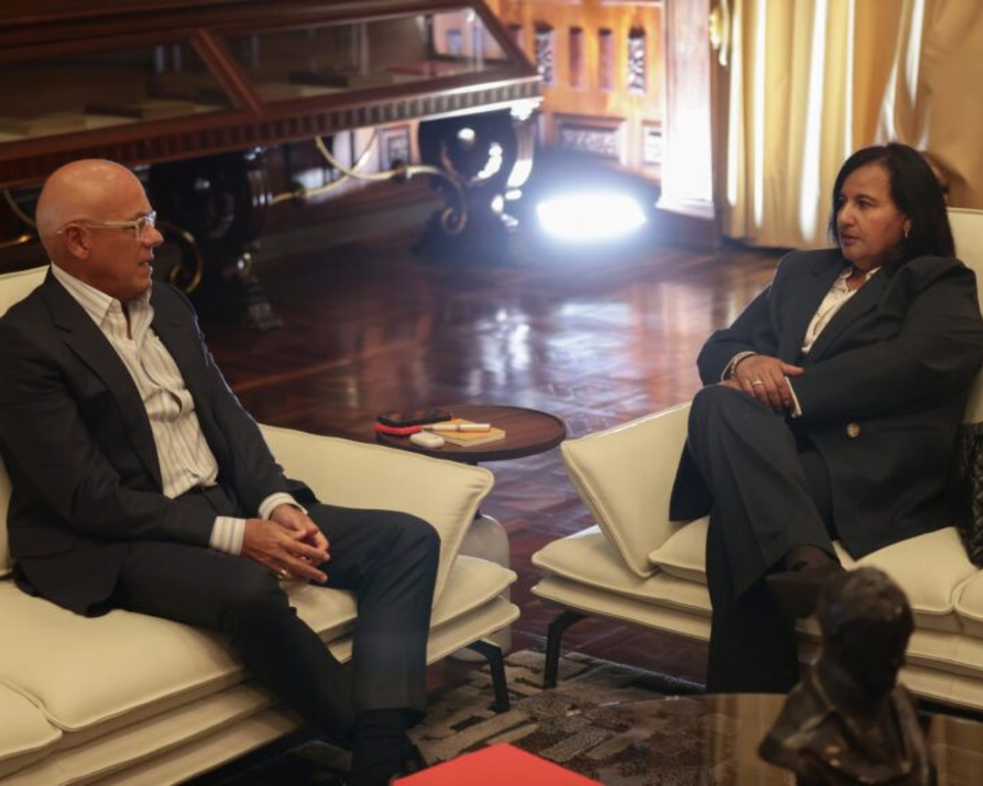Aunque las conversaciones iniciaron el 1 de agosto, el primer encuentro cara a cara entre ambas delegaciones coordinadas por Jorge Rodríguez y Dinorah Figuera ocurrirá en los próximos días.
(Foto:   Cortesía)