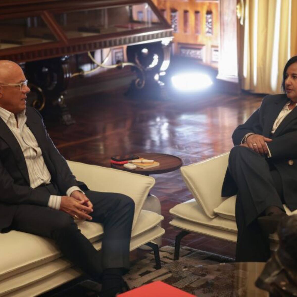 Diálogos chavismo y oposición: Dinorah Figuera, líder del bando opositor, llega a Venezuela