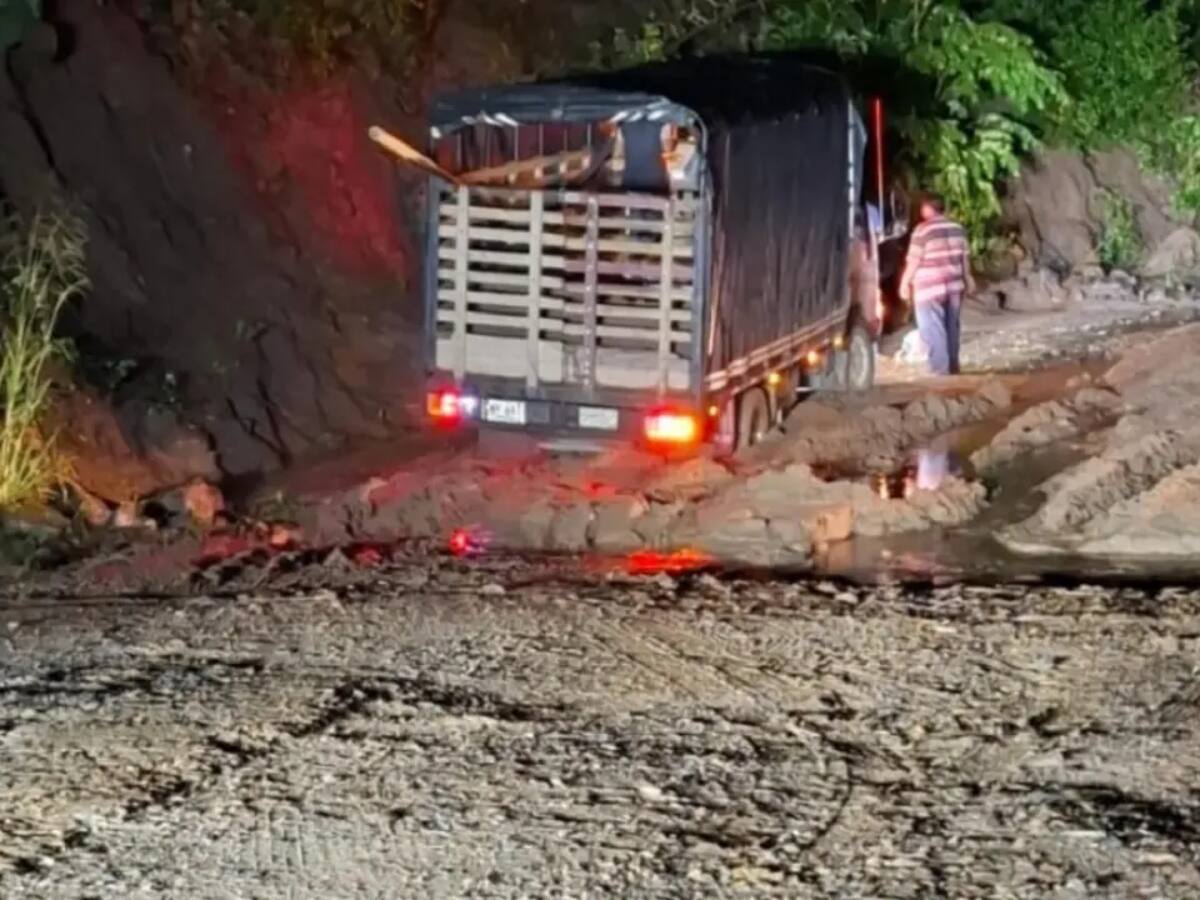 Santander: Por creciente de una quebrada y avalancha, el municipio de Galán está incomunicado