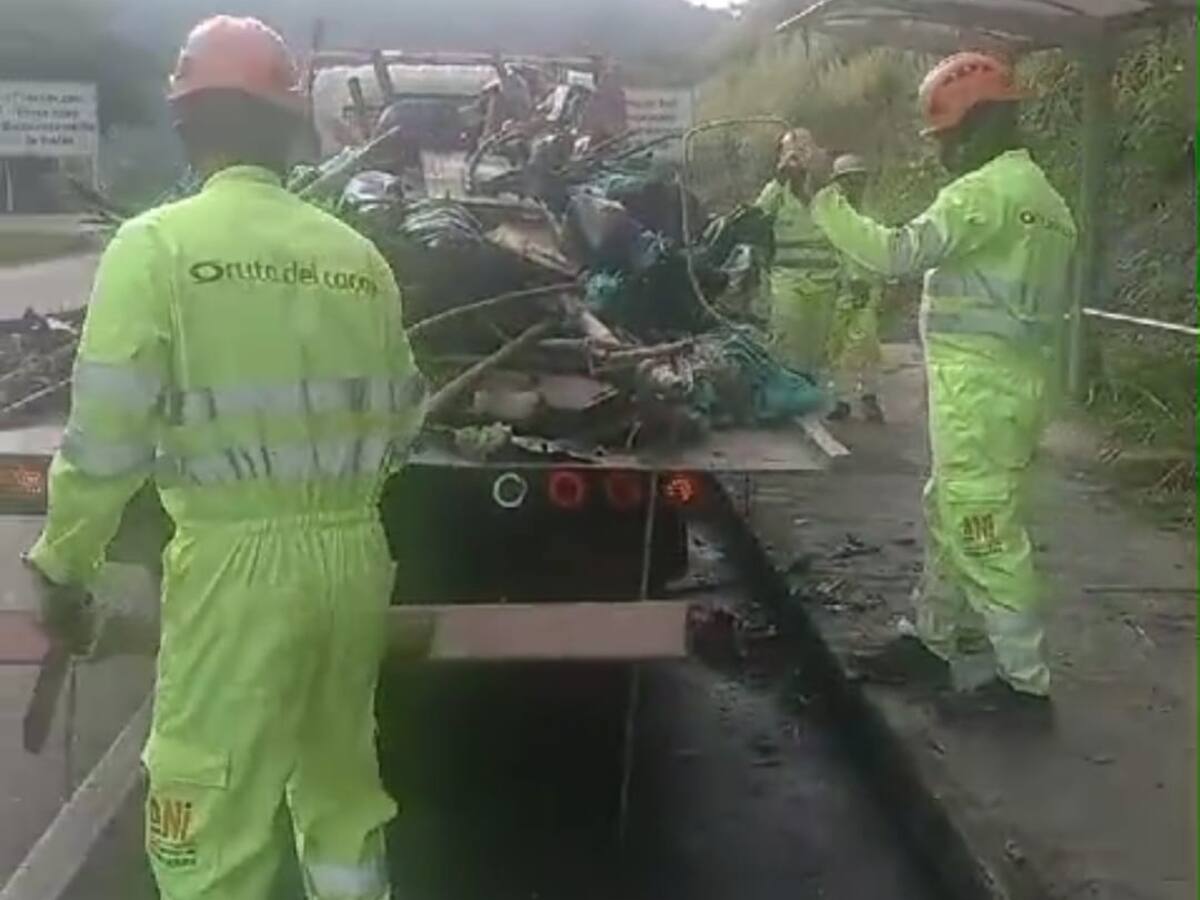 VIDEO: destruyen puesto de trabajo de vendedoras de pescado en vía nacional en Santander