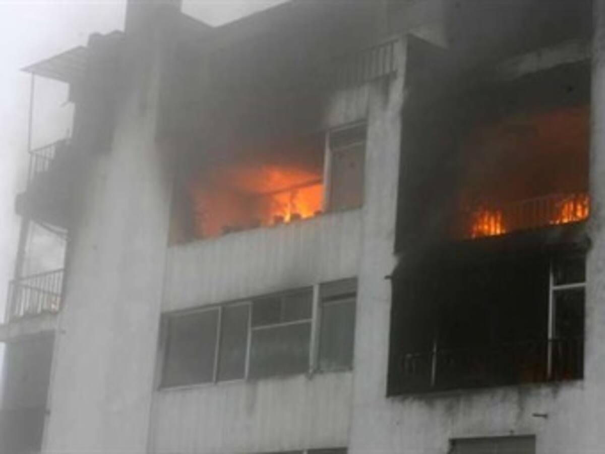 Al menos siete muertos al estrellarse un avión militar contra un edificio en Quito