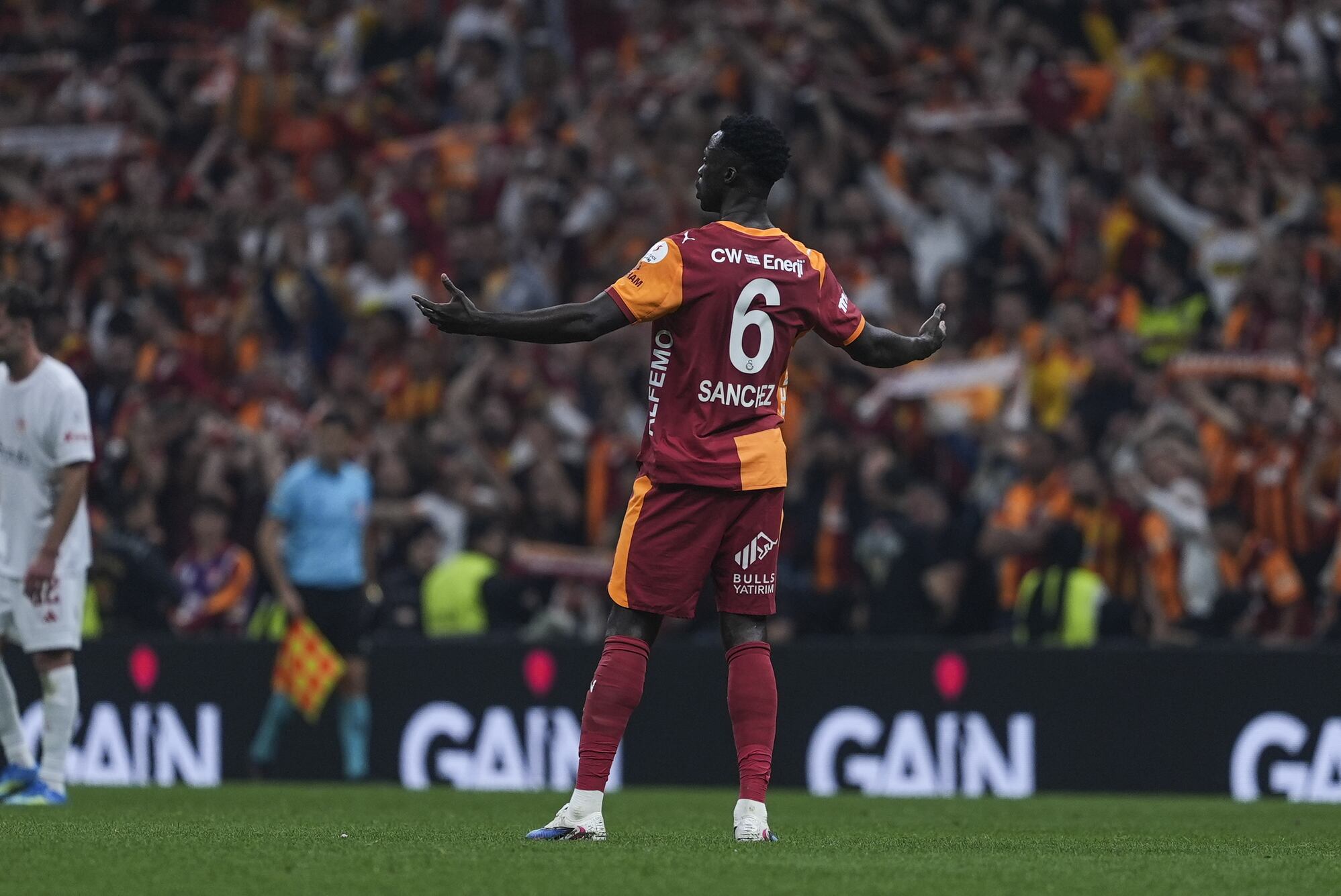 ISTANBUL, TURKIYE - MAY 09: Davinson Sanchez of Galatasaray celebrates after scoring a goal during the Turkish Super Lig week 33 football match between Galatasaray and Hesap.com Antalyaspor at RAMS Park in Istanbul, Turkiye on May 09, 2026. (Photo by Betul Abali/Anadolu via Getty Images)