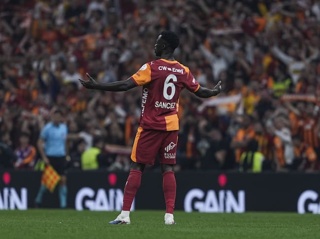 ISTANBUL, TURKIYE - MAY 09: Davinson Sanchez of Galatasaray celebrates after scoring a goal during the Turkish Super Lig week 33 football match between Galatasaray and Hesap.com Antalyaspor at RAMS Park in Istanbul, Turkiye on May 09, 2026. (Photo by Betul Abali/Anadolu via Getty Images)