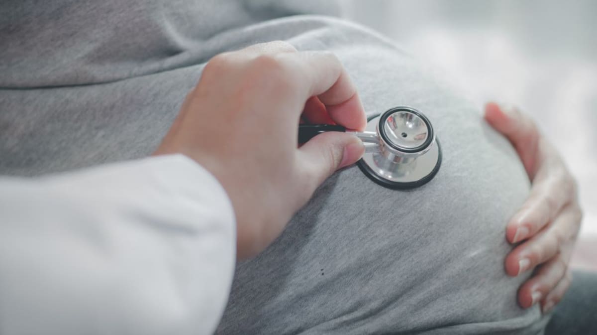 Denuncia por aborto de feto de 7 meses
