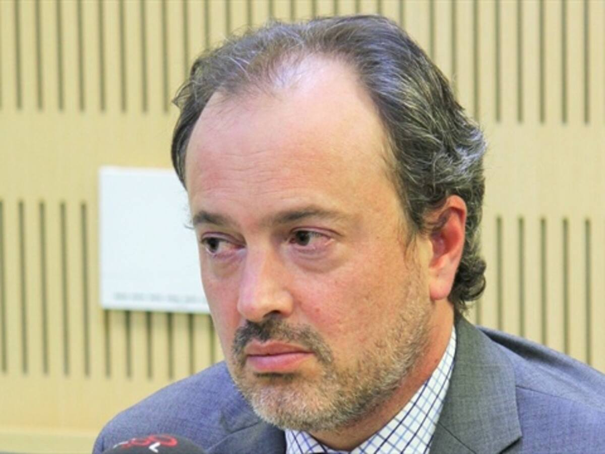 Mejor que Pretelt hubiera renunciado como magistrado: Vélez
