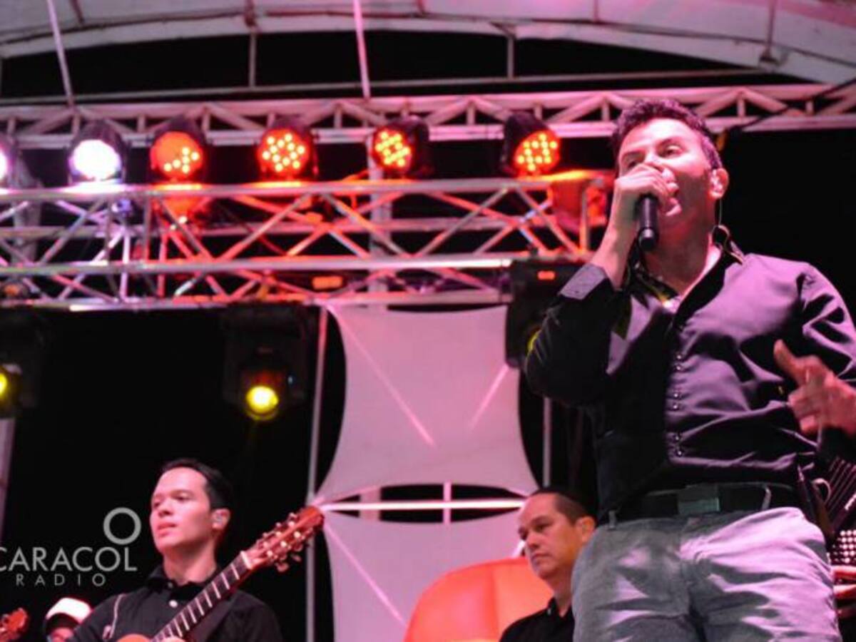 En vídeo: Jhonny Rivera sorprende cantando rock en uno de sus conciertos en Cali