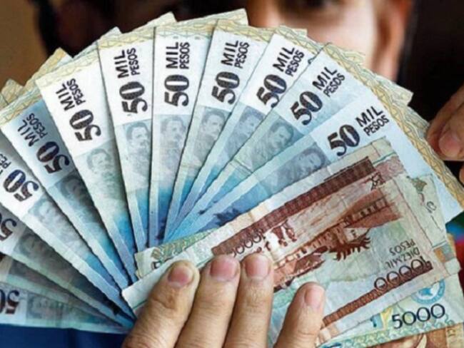 Expectativa por detalles de propuesta de Uribe sobre aumento del salario