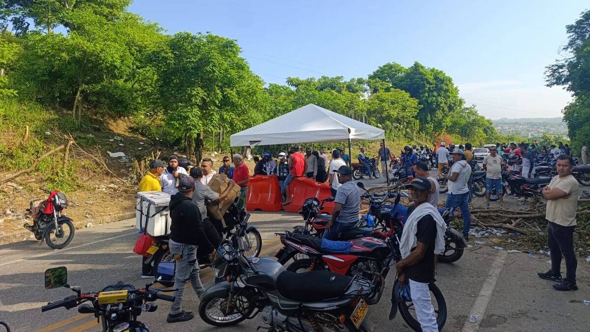 Bloqueo por falta de agua paraliza Troncal de Occidente a la altura de San Jacinto